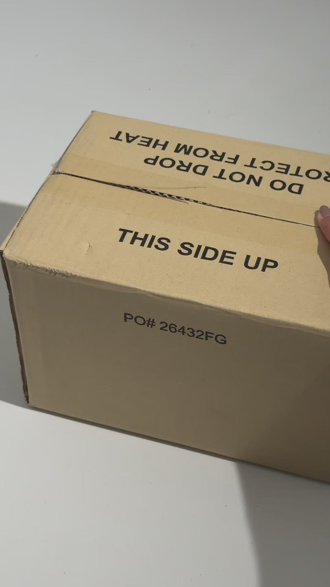 Clean burning lead-free cotton wick white floating candles