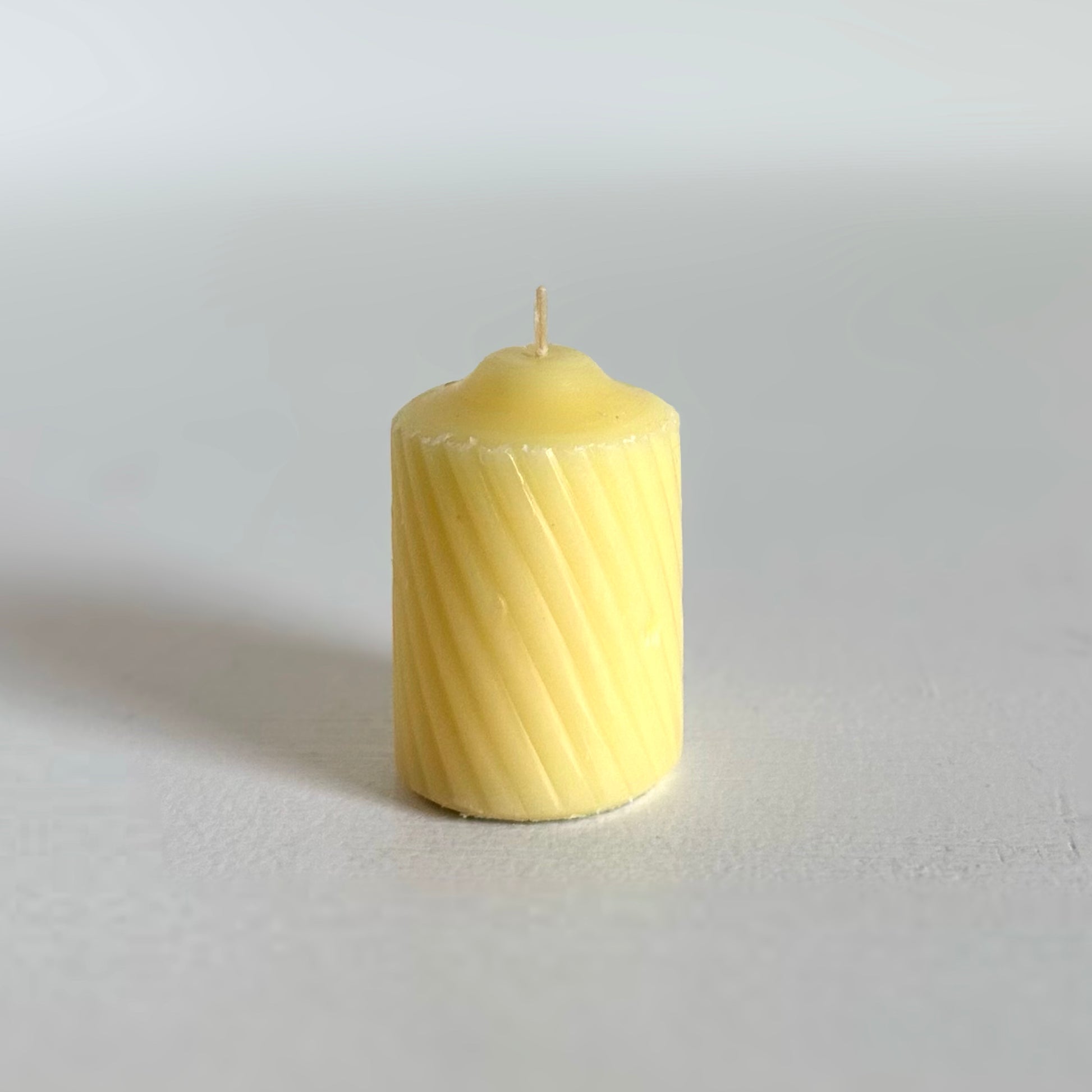 votive candle yellow 15-hour
